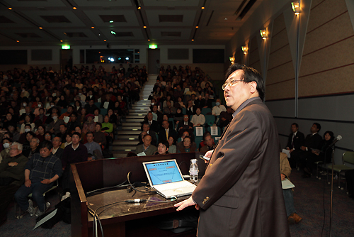 大阪で毎日新聞主催の「癌治療最前線」がひらかれ、院長は「がんの集学的治療における温熱療法・免疫療法」について講演を行いました。